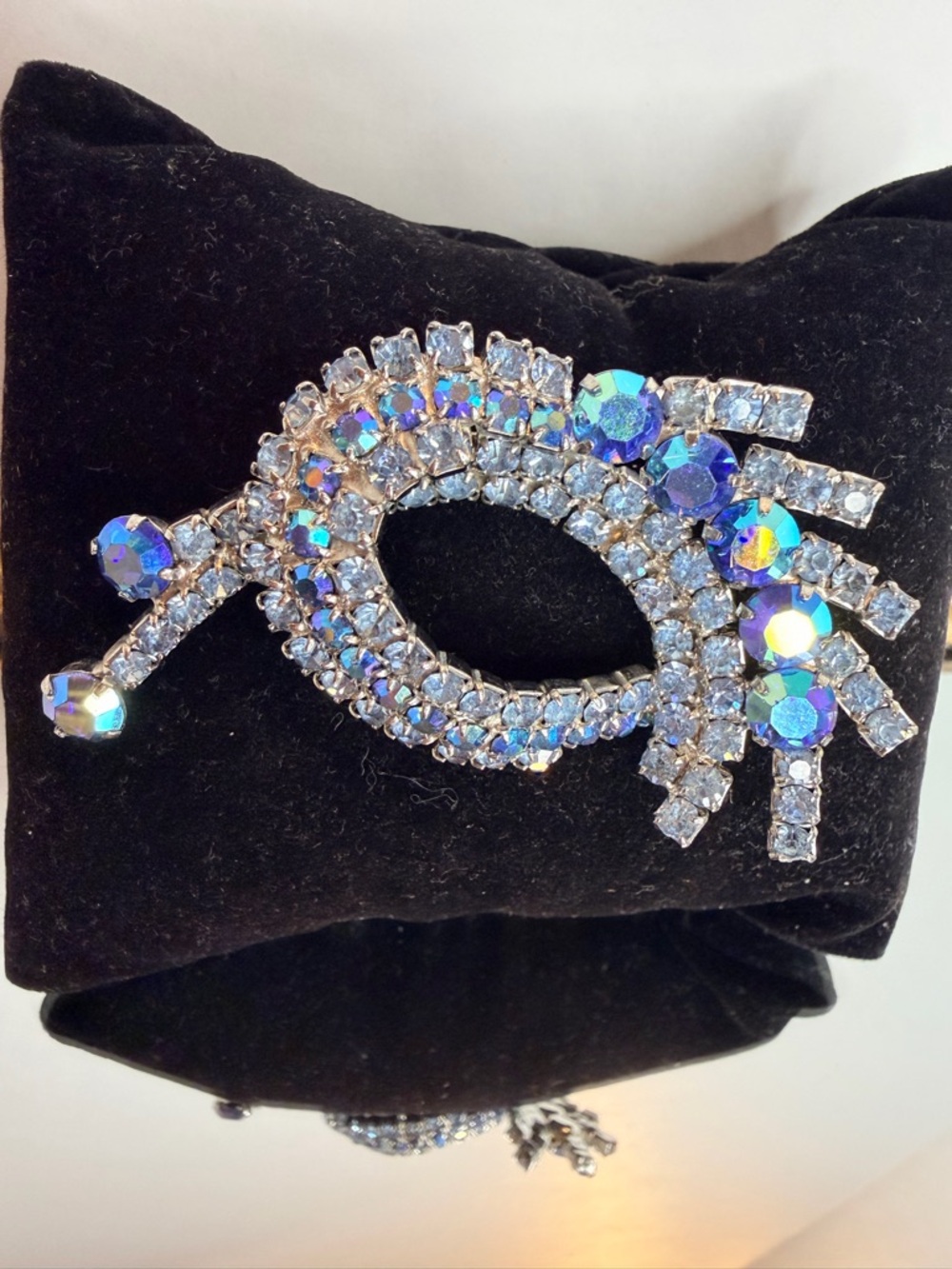 Vintage Aurora Borealis Blue Crystal Rhinestone Brooch
